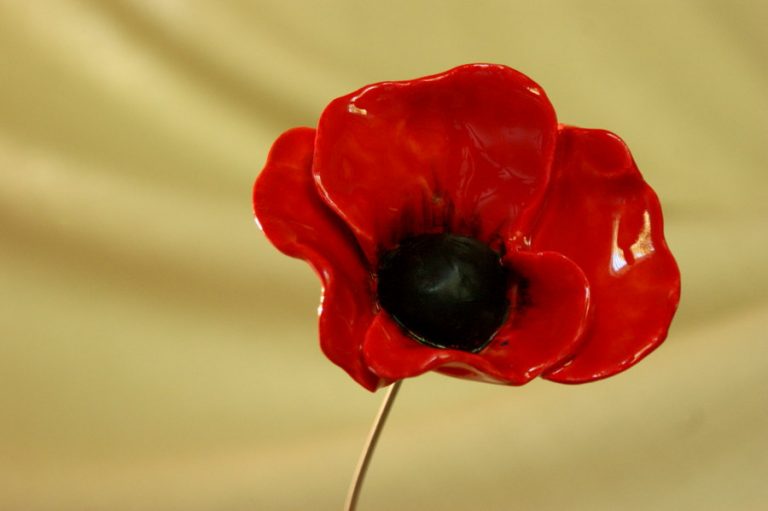 Figurine THUN Country Family - Surmolette Céramique Décorée Main - Fleur Campagne 5,5cm - Collection Printanière